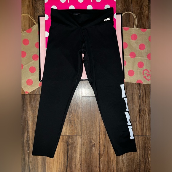 VS PINK SIZE MEDIUM ULTIMATE LOGO LEGGING. - Picture 4 of 6